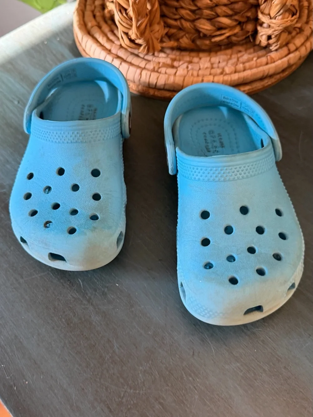 Crocs kids c9 Blue with strap.